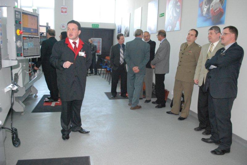 Sukcesy Zespołu Szkół Technicznych w Turku  - Technikum - Prezentacja pracowni obrabiarek w ZST