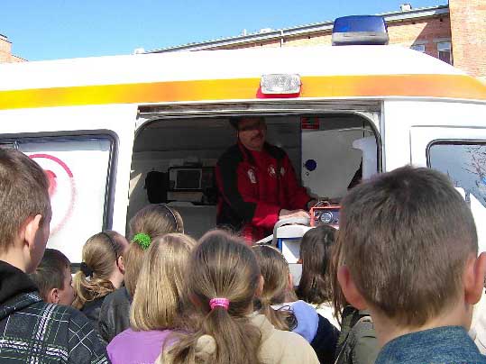 Poznawali pracę ratowników i policjantów