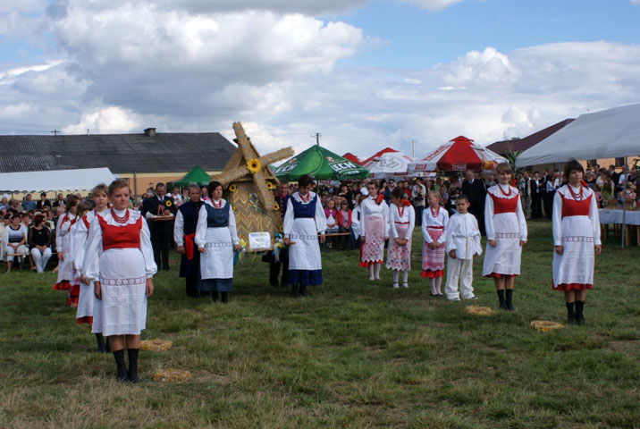 Władysławów: <i>Plon, niesiemy plon [...]</i>