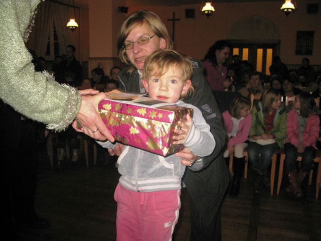 Władysławów: Z sercem i paczką dla dzieci