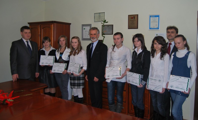 Malanów: Stypendia z rąk senatora