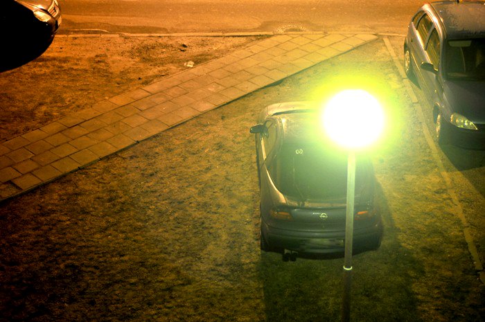 Czują się bezkarni, parkują na trawnikach