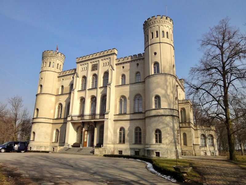 Rusza szkoła liderek - Zajęcia odbywać się będą w pięknie położonym XIX-wiecznym zamku