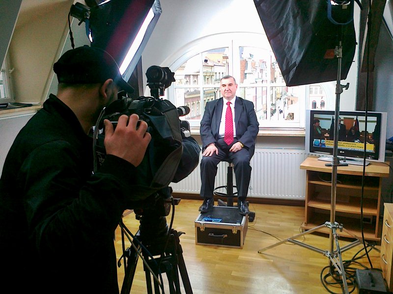 O inkubatorze w TVN - Burmistrz Zdzisław Czapla podczas programu w oddziale TVN w Poznaniu