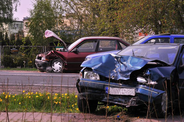 Czołowe zderzenie na obwodnicy