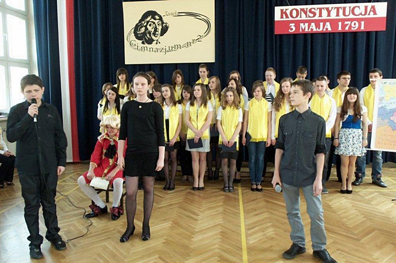 Uroczystości trzeciomajowe w gim. 2