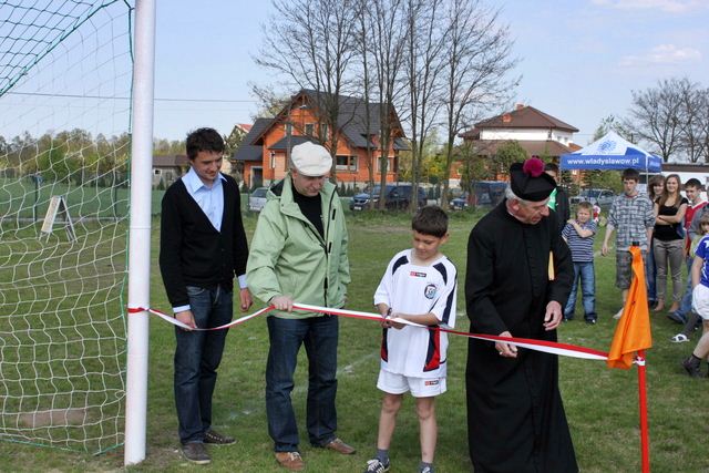 Murawa w Wyszynie już się zieleni