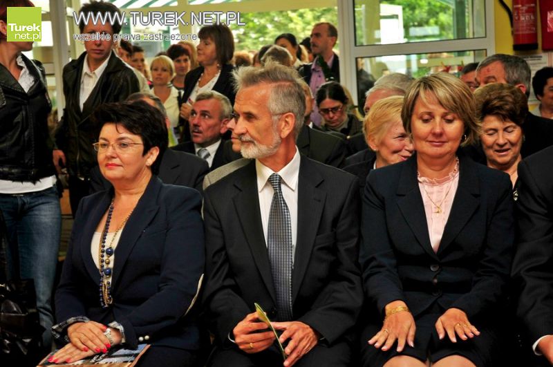 Irena pod dwójką  - Poseł Tomaszak-Zesiuk i senator Niewiarowski podczas otwarcia szkoły w Tokarach