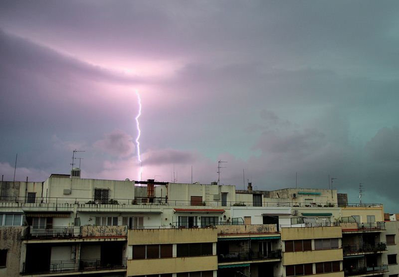 Uwaga! Nadciąga burza z gradem! - SXC.hu