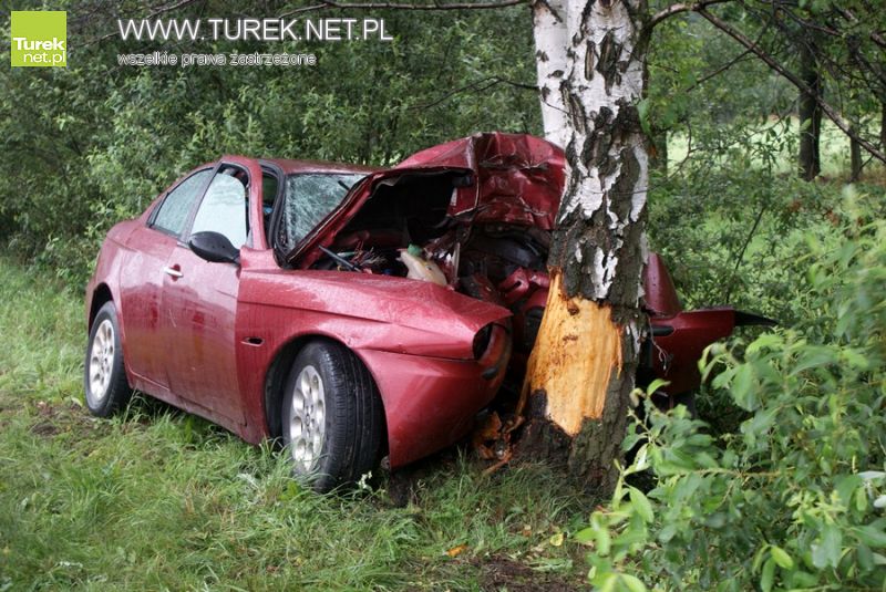 Feralny piątek na drodze 72 - Rozbita w Wymysłowie Alfa Romeo