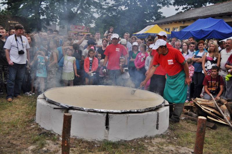Kulinarny rekord  w Rzechcie - Źródło: Urząd Miejski w Dobrej