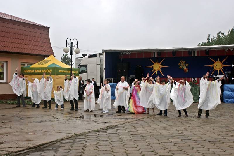 Miłaczew radosny nawet w deszczu