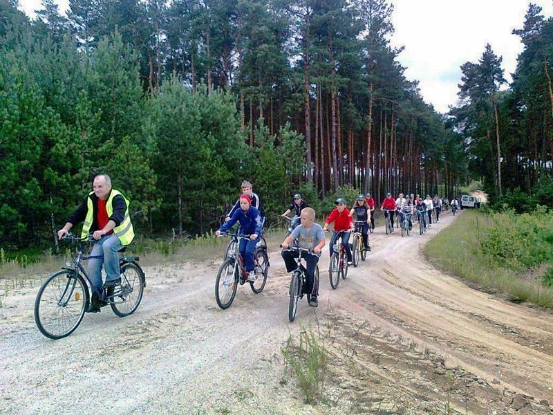 Letni Rodzinny Rajd Rowerowy w Kotwasicach - Źródło: Stowarzyszenie Kotwica – wspólnie dla Kotwasic