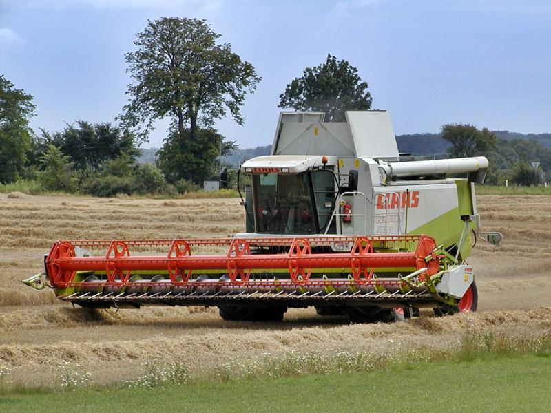 Kraksa z kombajnem - Źródło: sxc.hu / Christoph Burgdorfer