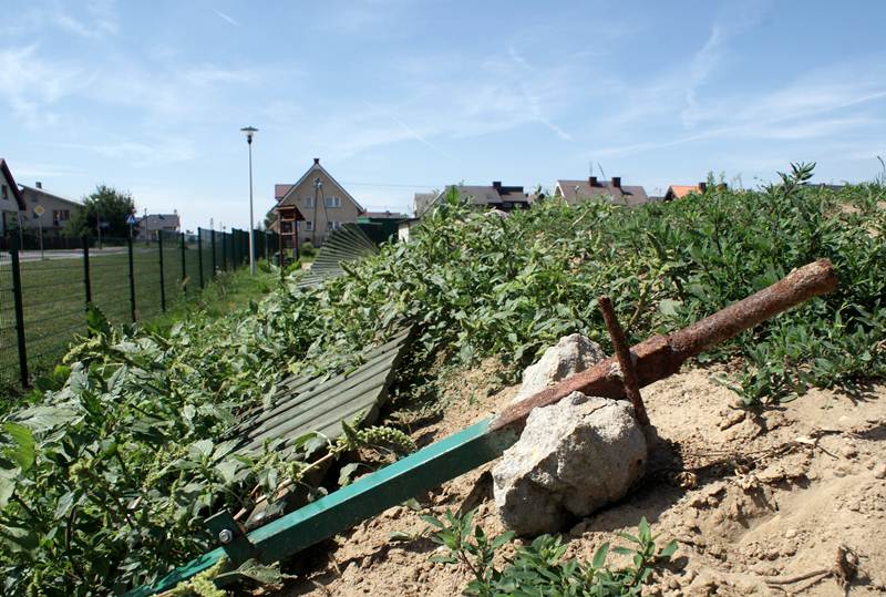 Wandalskie rozrywki na placu zabaw