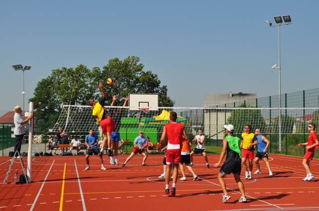Malanów: Siatkarskie pożegnanie wakacji - Źródło: www.malanow.pl
