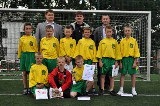 Malanów: Dziadowice powalczą o Puchar Premiera - Źródło: www.malanow.pl