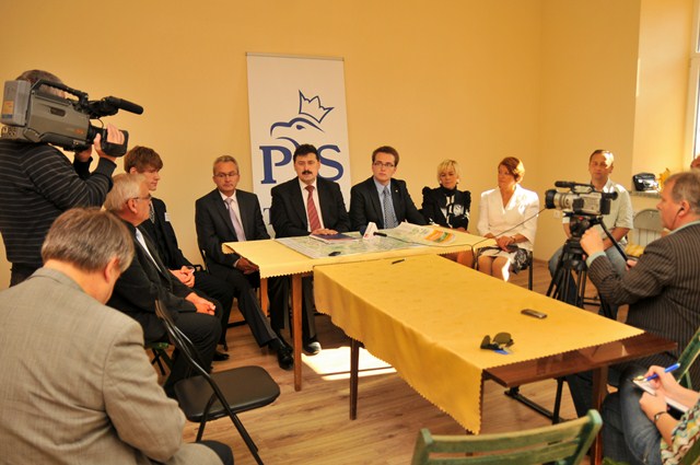 Nowak niczym kometa, Marczewski jak MO/ostatnia przedwyborcza konferencja PiS