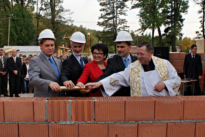 Malanów: Akt erekcyjny i stypendia