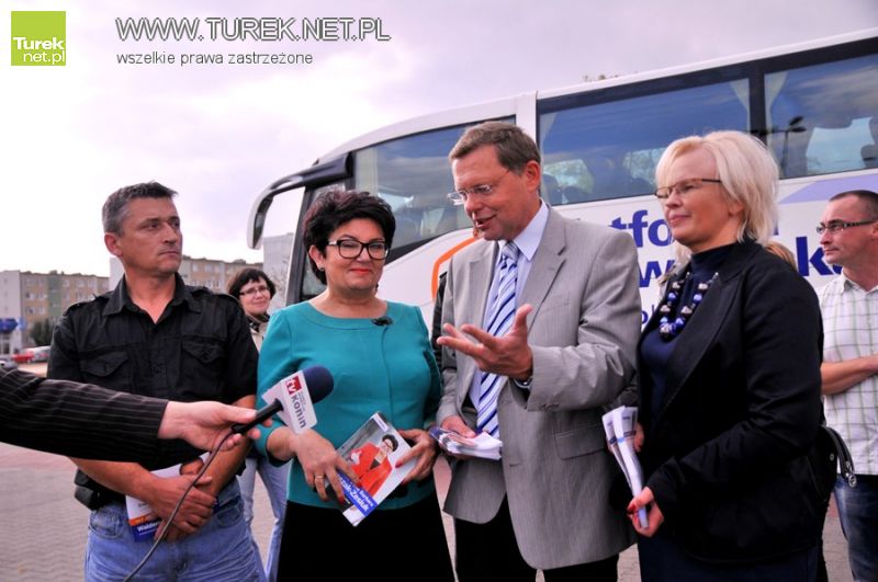 Platforma w niebieskim autobusie