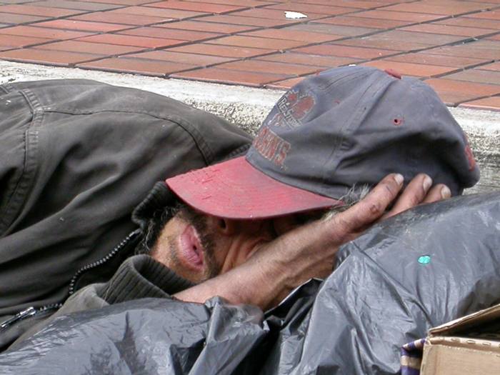 Nie bądźmy obojętni wobec bezdomnych - Źródło: sxc.hu / Javier Daza