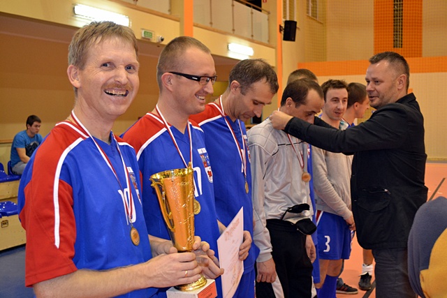 Puchar i medale dla ekipy Karskiego