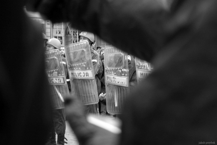 13 grudnia roku pamiętnego czas Stanu Wojennego/A.Burszewski  - Źródło: wikipedia.org / Djdeaka