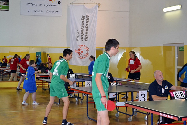 Walczyli na basenie i przy tenisowym stole