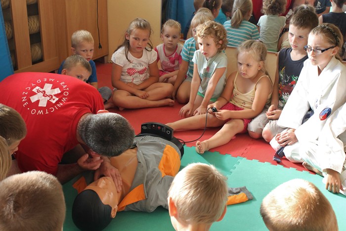 Zabawa i pierwsza pomoc