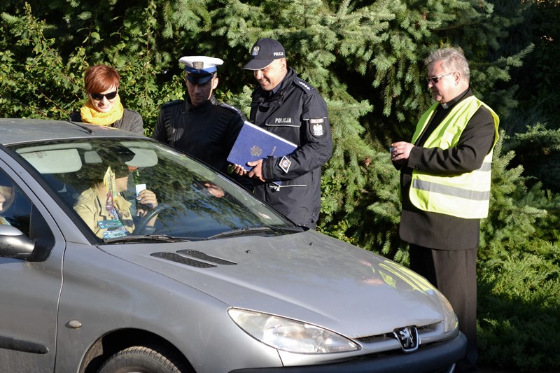 Przypomnieli rodzicom o zapinaniu pasów