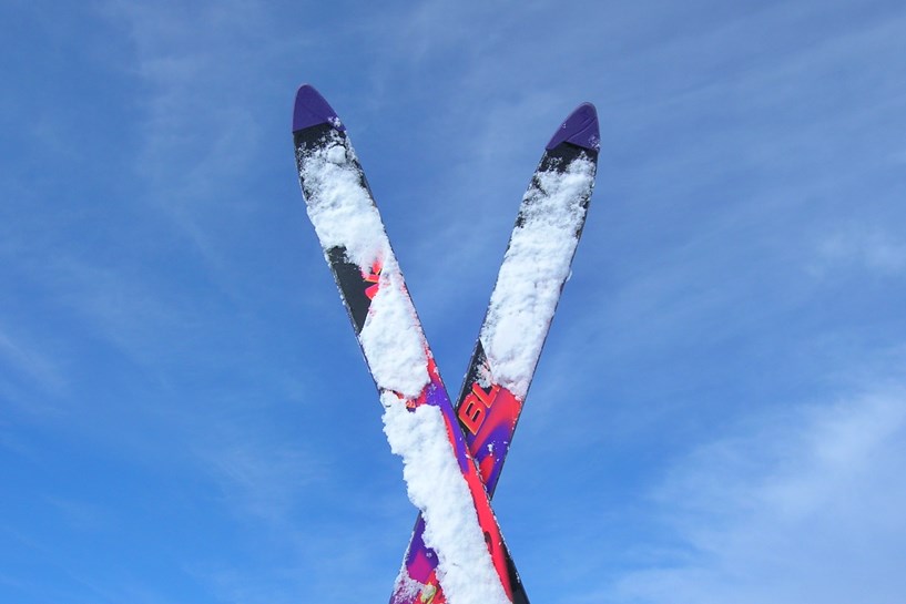 Złodziej ukradł już narty, tylko śniegu wciąż brak - foto: sxc.hu / Daniel Nedelcu