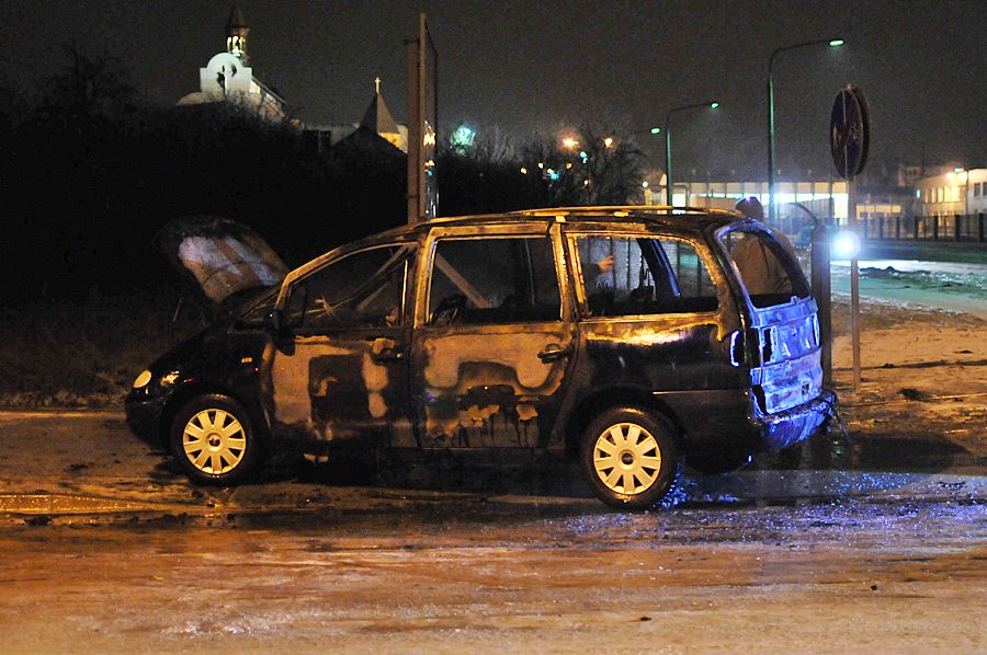 Spłonęły dwa samochody - foto: M. Derucki