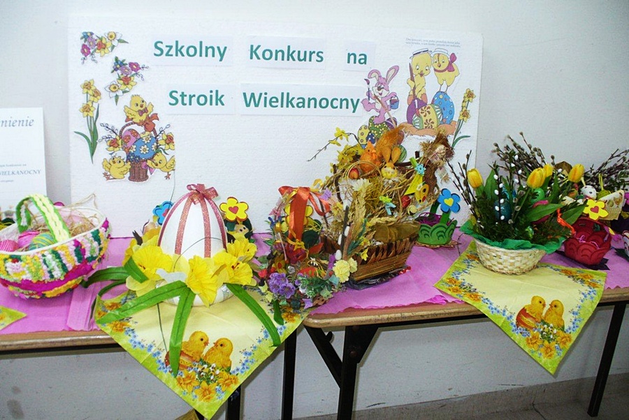 Stroiki i palmy wielkanocne - Foto: Gimnazjum nr 2 w Turku
