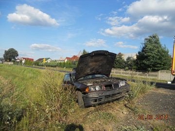 Cisew: BMW zakończyło jazdę w rowie - Foto: PSP w Turku