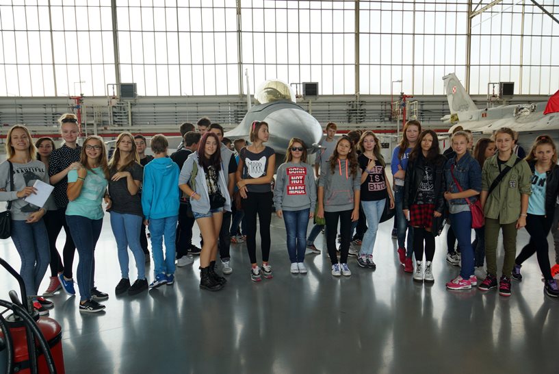 Gimnazjaliści z wizytą na lotnisku w Krzesinach