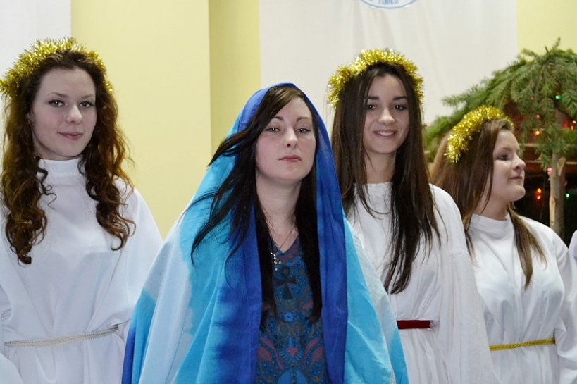 Wideo: Jasełka w ZST. Anielice i pastereczki śpiewały Jezusowi po niemiecku
