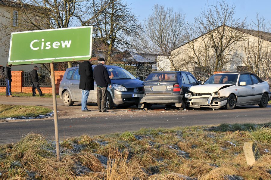 Wideo: Wypadek na skrzyżowaniu w Cisewie
