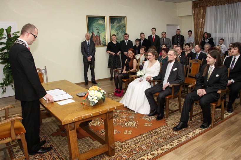 Foto: Odebrali ślub z rąk burmistrza - foto: F. Boliński