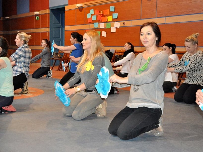 Poznali tajniki zabaw animacyjnych z chustą Klanzy