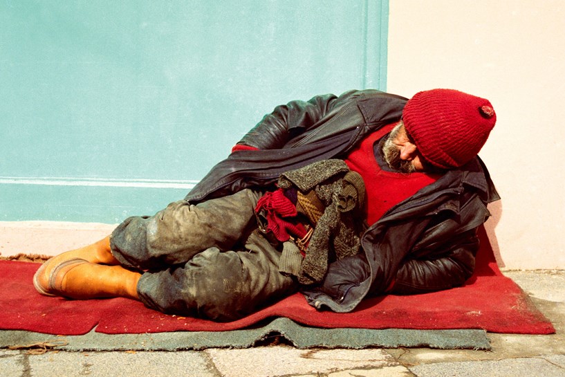 Widzisz osobę bezdomną? Zareaguj - foto: freeimages.com / Serkan GUL