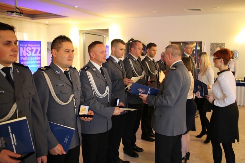 Policjanci z Turku laureatami Kryształowej Gwiazdy - foto: KWP Poznań	 