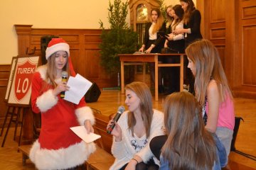 Pogotowie św. Mikołaja w licealnej auli
