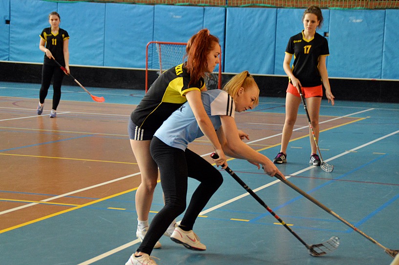 Uczennice ZSR pokonały unihokeistki ZST - foto: Arkadiusz Wszędybył