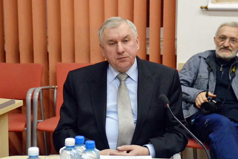 Powiatowe pieniądze znów dla Przykony? Młynarczyk mówił, że inne gminy też mają potrzeby - Radny Papierkowski bronił decyzji Zarządu Powiatu. 