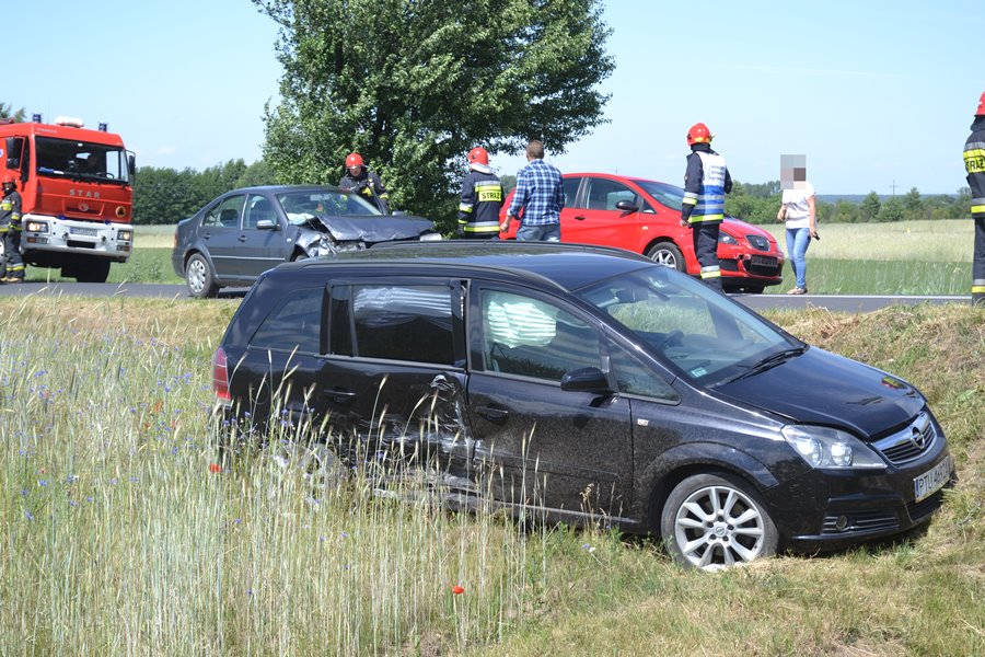 Trzy auta uczestniczyły w kolizji drogowej na trasie Turek-Kalisz