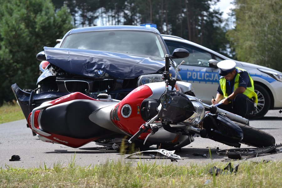 Przykona: Zderzenie BMW z motocyklem. Motocyklista w ciężkim stanie 