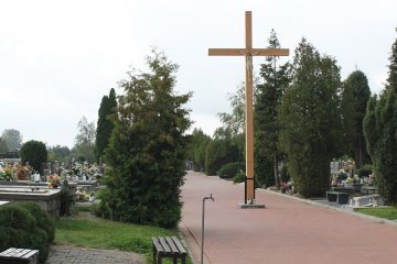 Krzyż wrócił na cmentarz komunalny