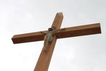 Krzyż wrócił na cmentarz komunalny