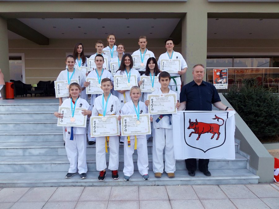 Komplet medali dla turkowskiej drużyny karateków