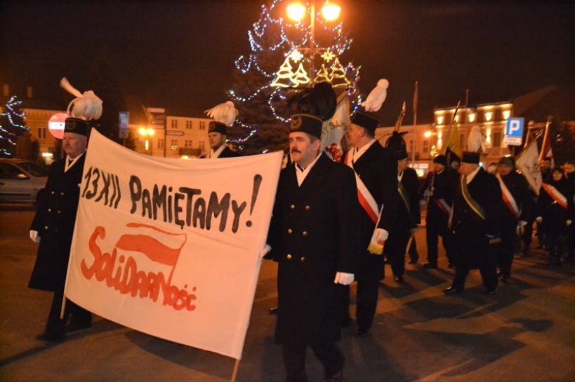 Marszem Pamięci uczcili 35. rocznicę wprowadzenia stanu wojennego